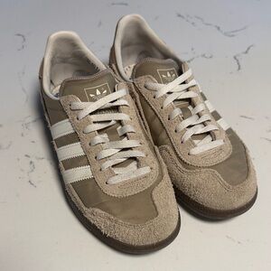 adidas WENSLEY Low Trainers